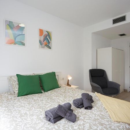 Three Bedroom Two Bathroom Apartment Close To Beach บาร์เซโลนา ภายนอก รูปภาพ