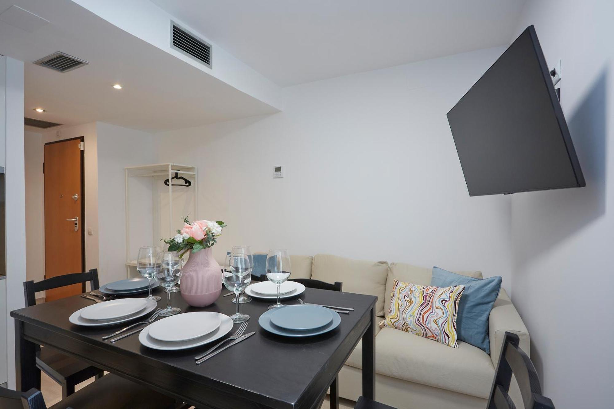 Three Bedroom Two Bathroom Apartment Close To Beach บาร์เซโลนา ภายนอก รูปภาพ