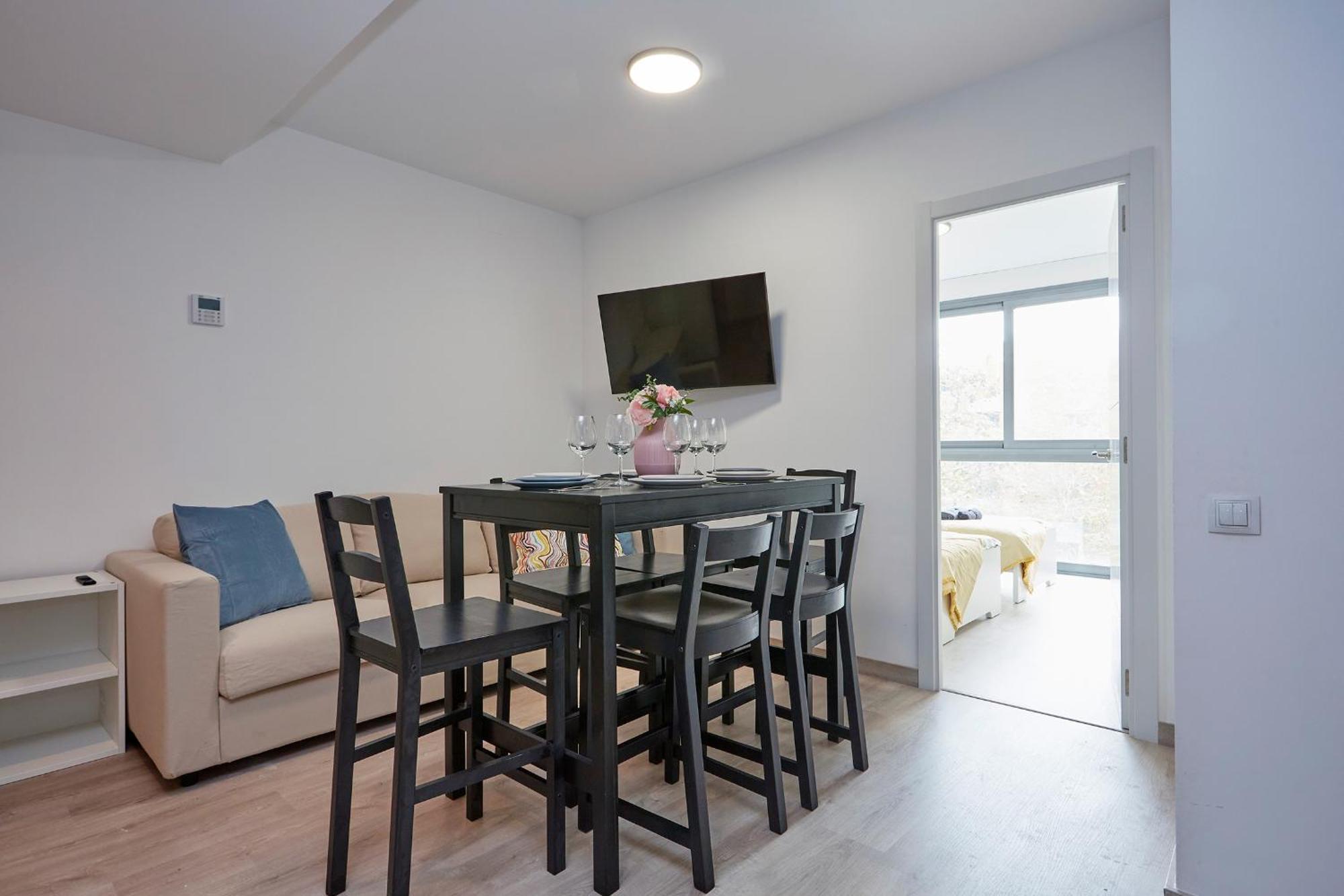 Three Bedroom Two Bathroom Apartment Close To Beach บาร์เซโลนา ภายนอก รูปภาพ