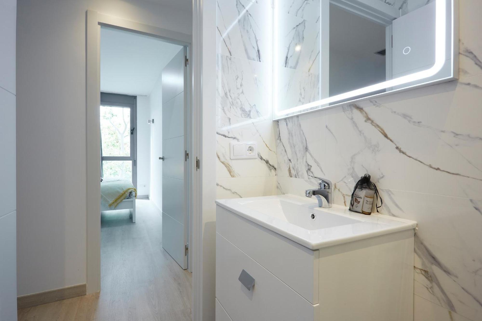 Three Bedroom Two Bathroom Apartment Close To Beach บาร์เซโลนา ภายนอก รูปภาพ