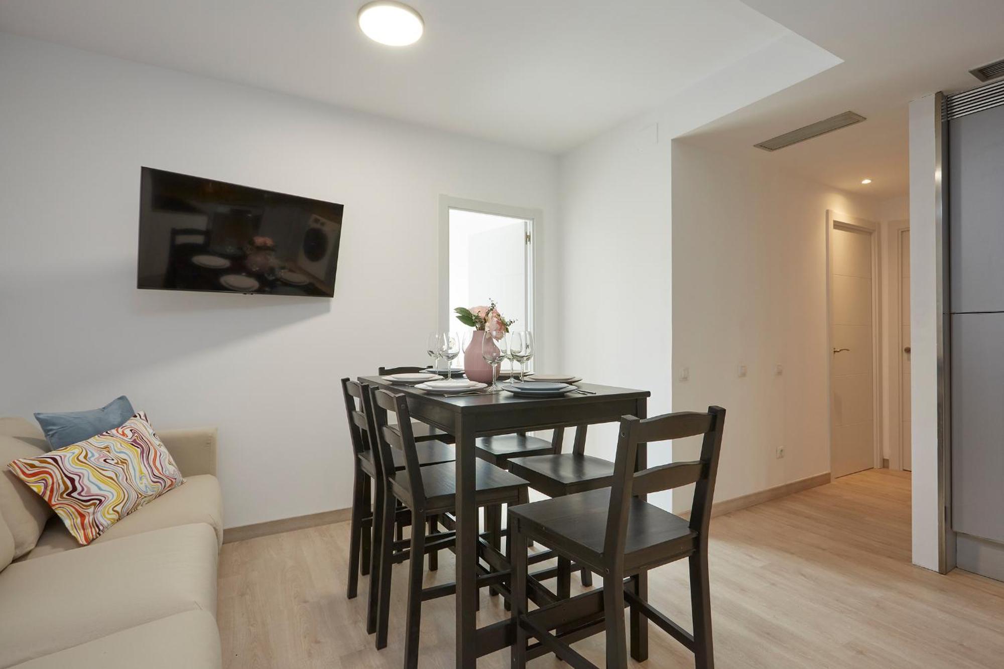 Three Bedroom Two Bathroom Apartment Close To Beach บาร์เซโลนา ภายนอก รูปภาพ